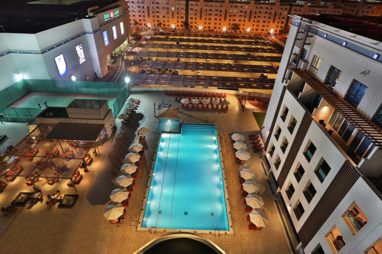 Four Points By Sheraton Al Ain Exterior foto The hotel's pool