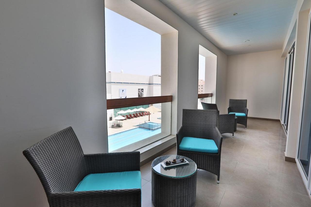 Four Points By Sheraton Al Ain Exterior foto A balcony at the hotel