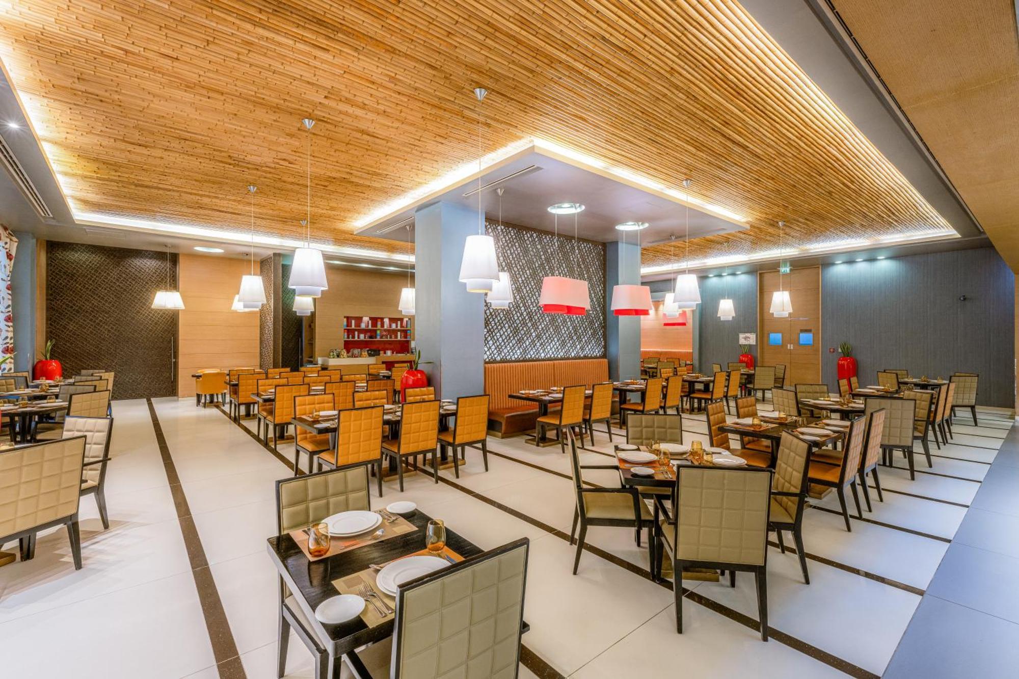 Four Points By Sheraton Al Ain Exterior foto Restaurant