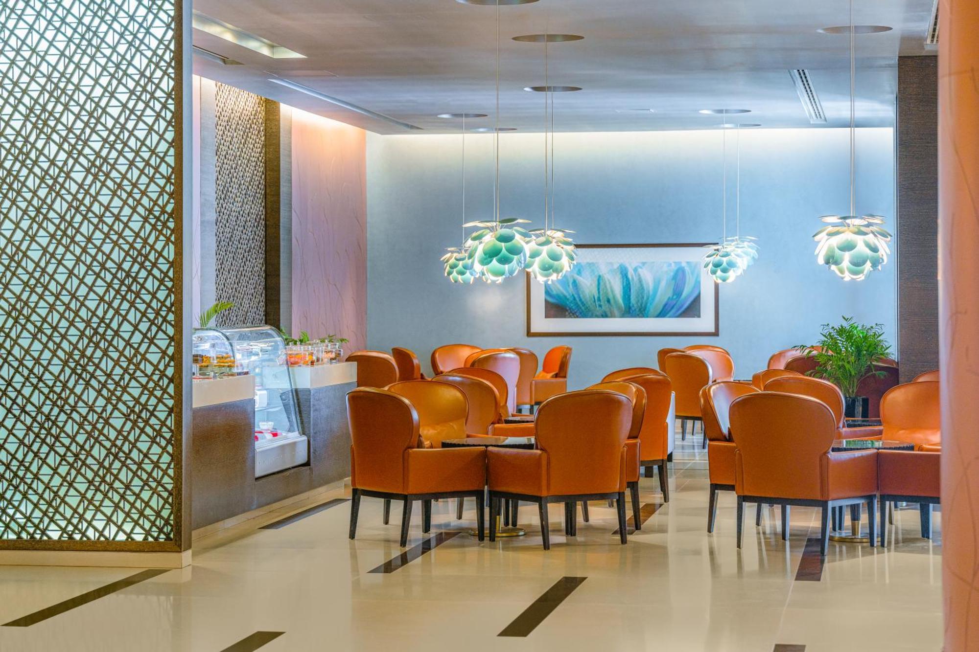 Four Points By Sheraton Al Ain Exterior foto The lounge at the airport