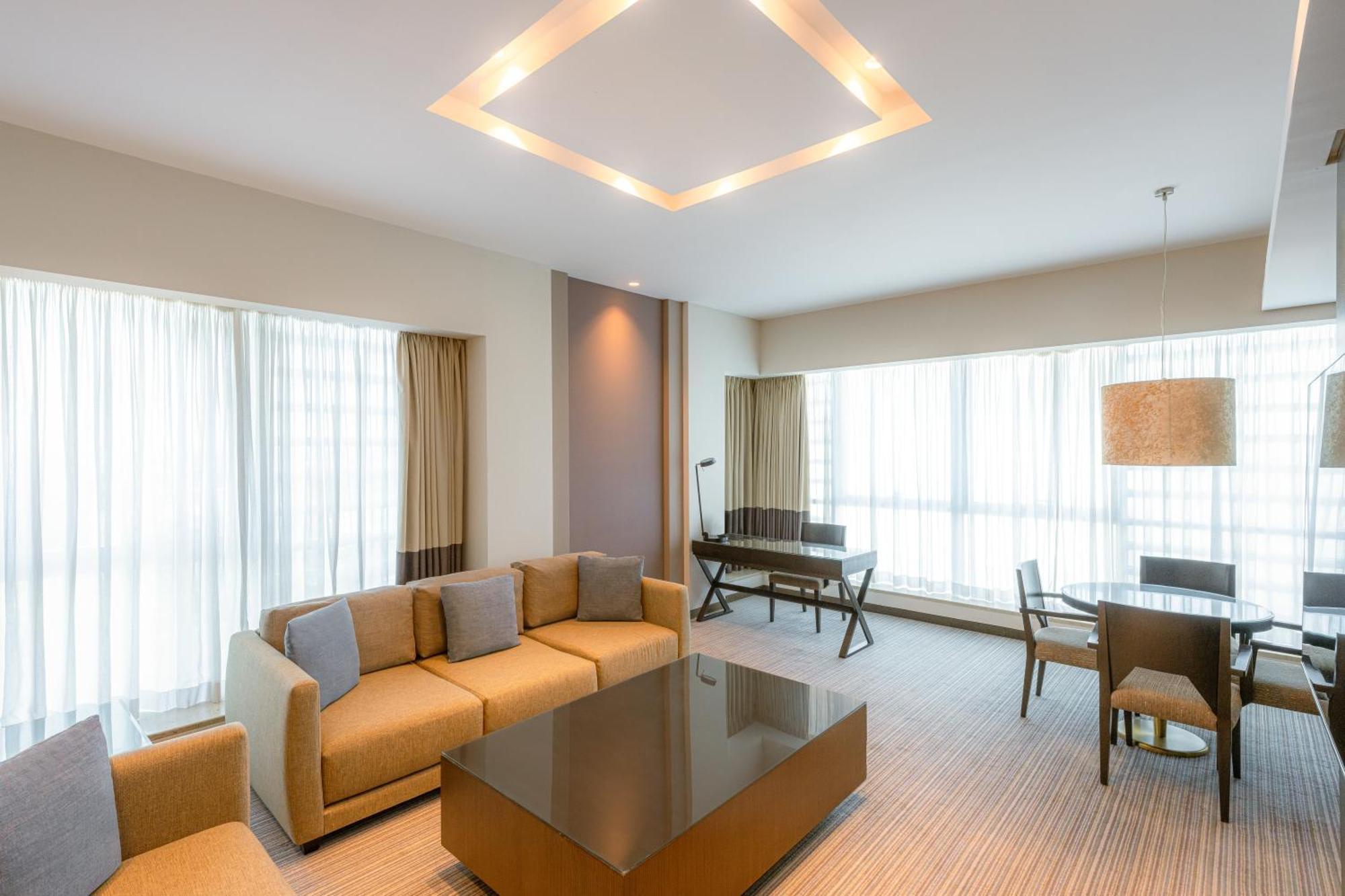 Four Points By Sheraton Al Ain Exterior foto A suite at the hotel