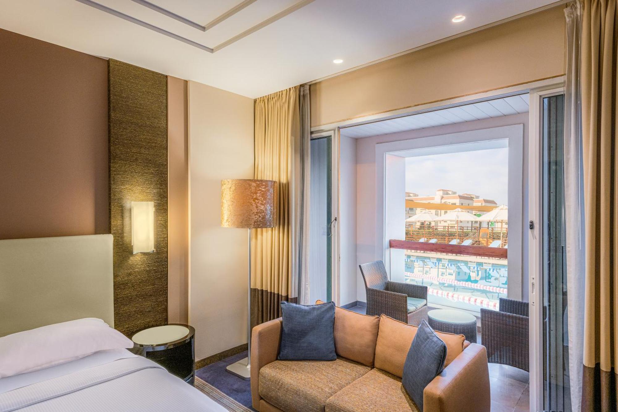 Four Points By Sheraton Al Ain Exterior foto Deluxe Room with Pool Access