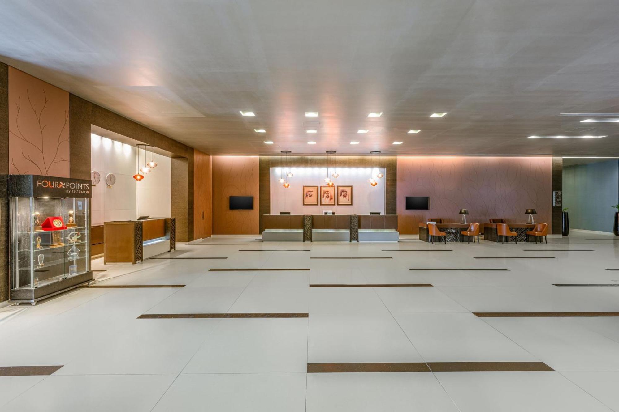 Four Points By Sheraton Al Ain Exterior foto The lobby of the hotel